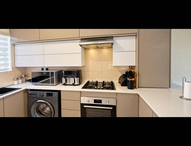 3 BEDROOM TOWNHOUSE FOR SALE IN HEUWELSIG ESTATE